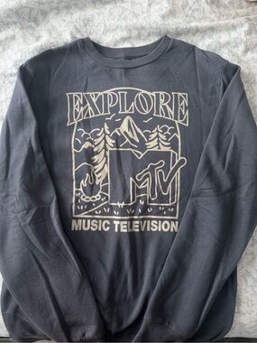 MTV Navy Crewneck Sweatshirt with Cream 'Explore' Graphic